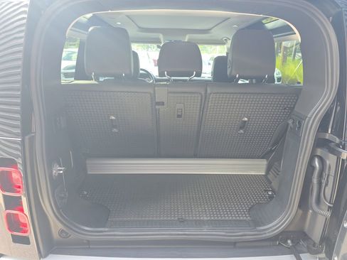 Used 2024 Land Rover Defender 90 S image 16