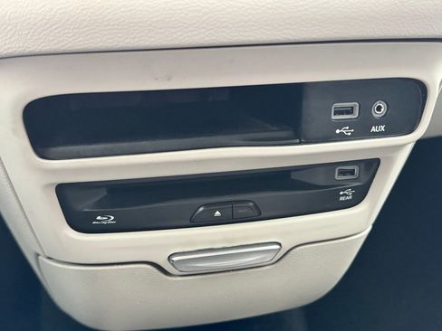 Used 2019 Chrysler Pacifica Touring-L Plus w/ Advanced Safetytec Group FWD image 22