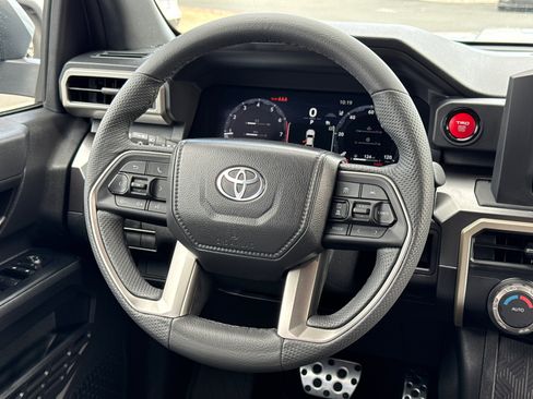 Used 2025 Toyota Tacoma TRD Sport AWD/4WD image 24