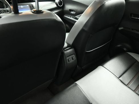 Used 2023 Nissan Kicks SR w/ SR Premium Package FWD image 19