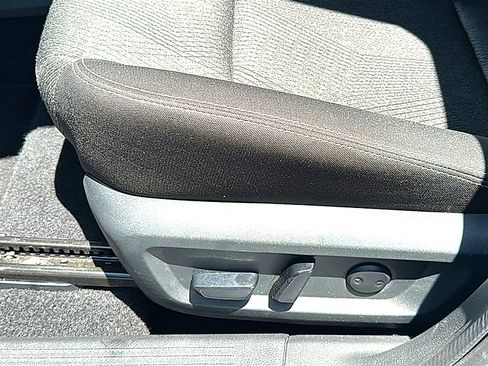 Used 2025 Nissan Rogue SV FWD image 15