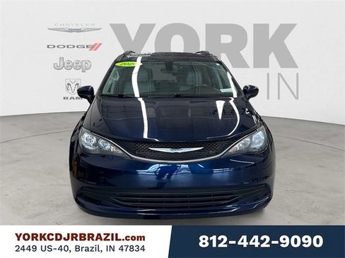 Used 2020 Chrysler Voyager Lxi w/ Cold Weather Group image 8