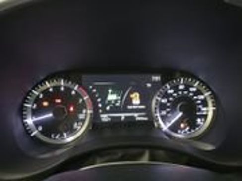 Used 2023 Toyota Highlander FWD image 12