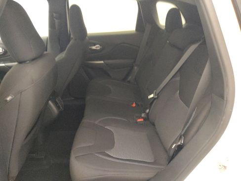 Used 2020 Jeep Cherokee Latitude FWD image 18