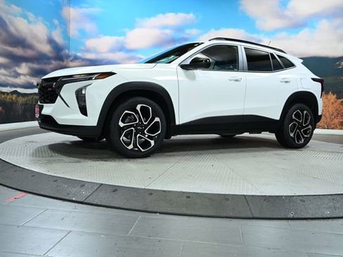 Used 2024 Chevrolet Trax RS w/ Sunroof Package image 4