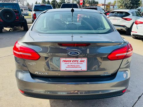 Used 2016 Ford Focus SE image 4