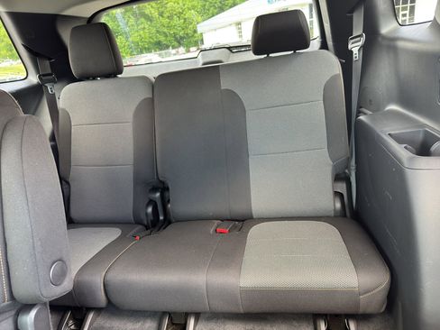 Used 2021 Chevrolet Traverse LT FWD image 17