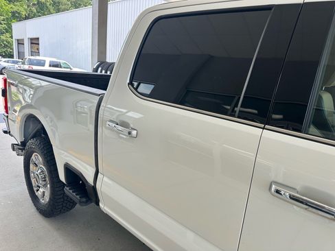 Used 2023 Ford F250 Lariat w/ Lariat Ultimate Package AWD/4WD image 11