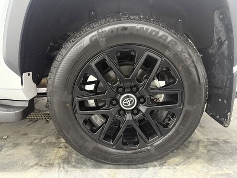 Used 2024 Toyota Sequoia Limited image 28