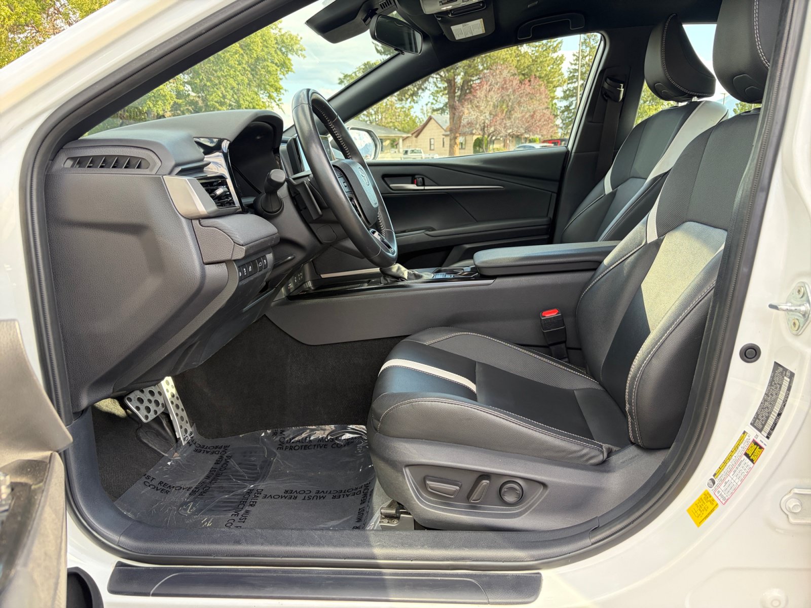 Used 2025 Toyota Camry SE FWD image 11