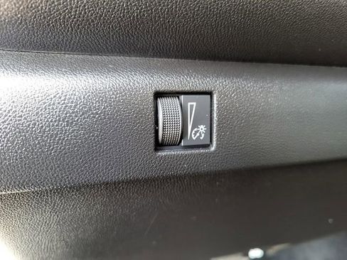 Used 2025 Chevrolet Colorado W/T image 14