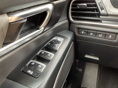 Used 2024 Kia Telluride EX w/ EX Captain's Chair Package FWD image 16