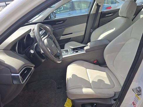 Used 2019 Jaguar XE RWD image 8