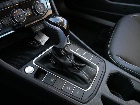 Certified 2023 Volkswagen Jetta SE image 24