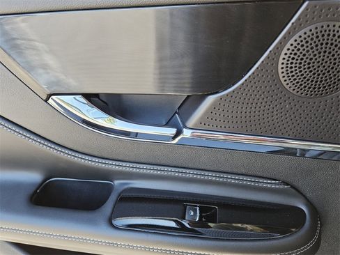 Used 2023 Lincoln Corsair AWD image 9