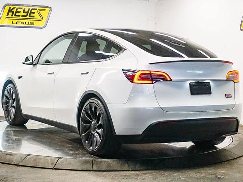 Used 2022 Tesla Model Y Performance image 2