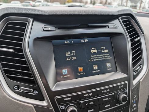 Used 2017 Hyundai Santa Fe SE image 29