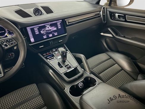 Used 2021 Porsche Cayenne Turbo S AWD/4WD image 29