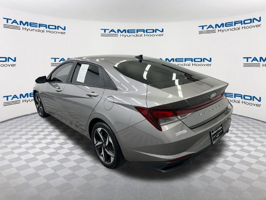 Used 2023 Hyundai Elantra SEL w/ Convenience Package FWD image 3