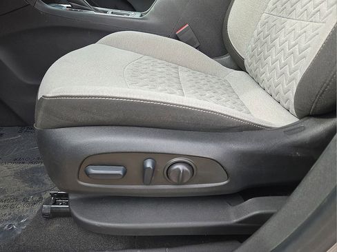 Used 2023 Chevrolet Equinox LT image 24