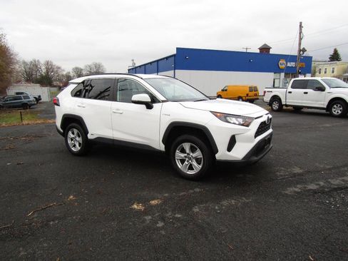 Used 2021 Toyota RAV4 LE image 10