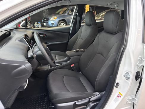 Used 2022 Toyota Prius LE FWD image 8