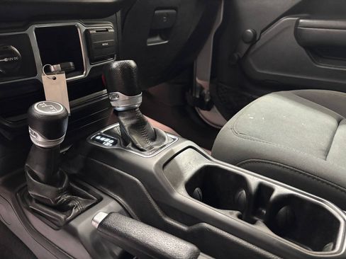 Used 2018 Jeep Wrangler Sport AWD/4WD image 17