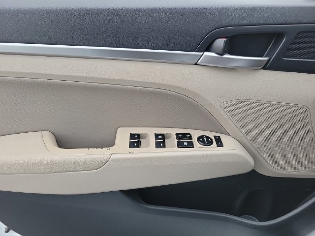 Used 2020 Hyundai Elantra SEL FWD image 19