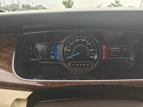 Used 2013 Ford Taurus Limited FWD image 11