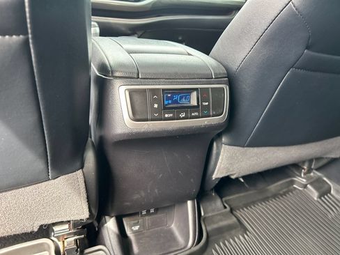 Used 2019 Toyota Highlander Limited AWD/4WD image 32