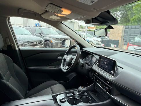 Used 2025 Nissan Rogue SV AWD/4WD image 15