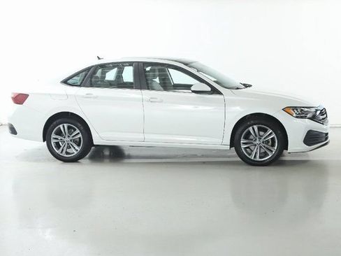 Used 2024 Volkswagen Jetta SE w/ Panoramic Sunroof Package FWD image 11