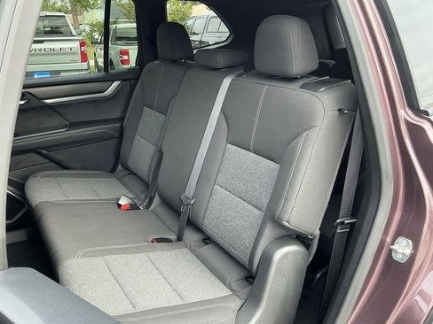 Used 2025 GMC Acadia Elevation image 29