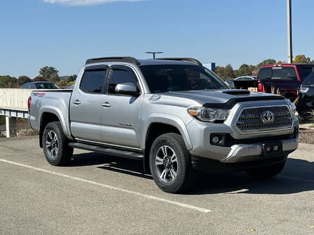 Used 2017 Toyota Tacoma TRD Sport w/ Premium & Technology Package AWD/4WD image 31