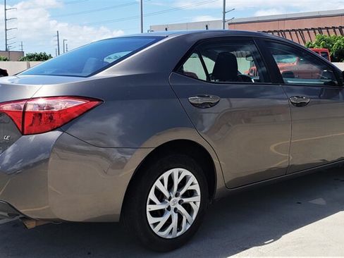 Used 2018 Toyota Corolla LE FWD image 6