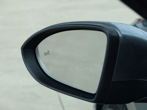 Used 2024 Volkswagen Jetta SE FWD image 9