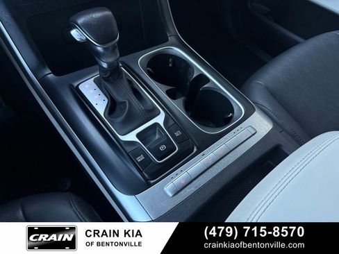 Used 2024 Kia Carnival LX FWD image 19