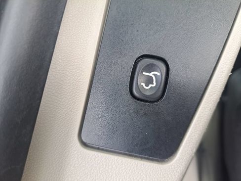 Used 2019 Dodge Grand Caravan SXT FWD image 31