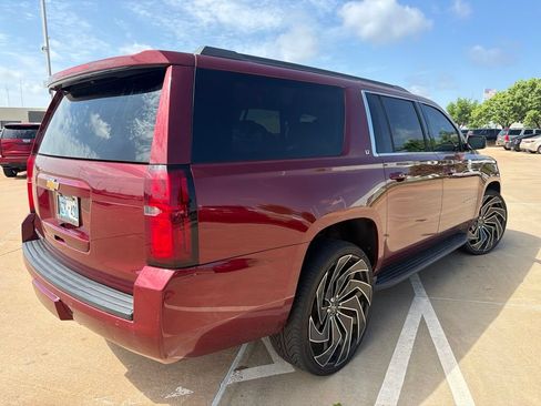 Used 2020 Chevrolet Suburban LT AWD/4WD image 2