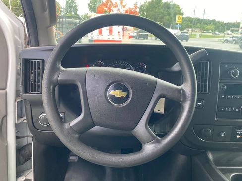 Used 2018 Chevrolet Express 2500 Extended RWD image 10