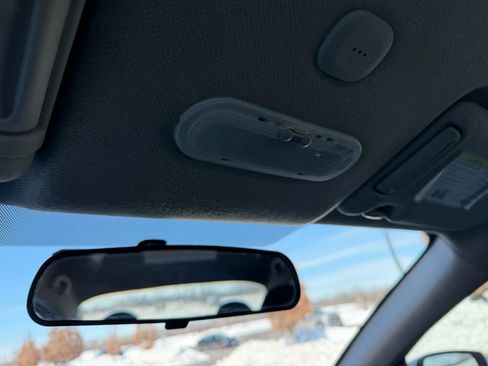 Used 2017 Nissan Versa SV w/ SV Special Edition Package image 16