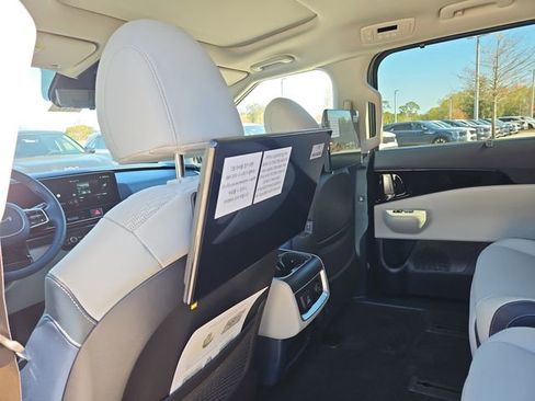 New 2026 Kia Carnival SX Prestige FWD image 9