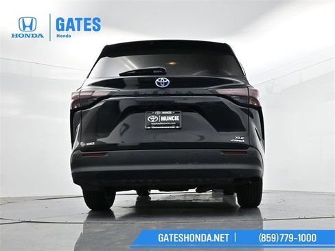 Used 2024 Toyota Sienna XLE image 48