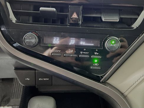 Certified 2021 Toyota Camry SE w/ Convenience Package image 26