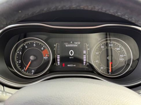 Used 2019 Jeep Cherokee Latitude Plus w/ Cold Weather Group AWD/4WD image 25