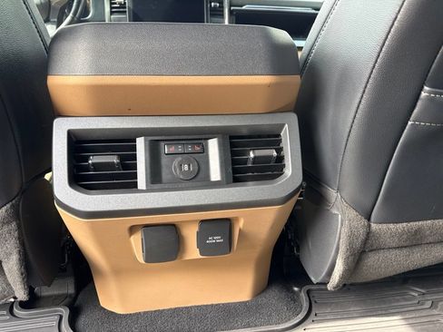 Used 2023 Ford F250 Lariat w/ Black Appearance Package AWD/4WD image 15