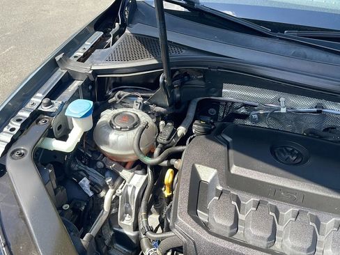 Used 2021 Volkswagen Tiguan SE R-Line image 34