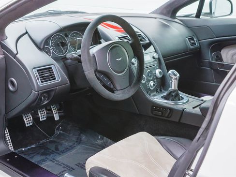 Used 2011 Aston Martin V12 Vantage Coupe image 49