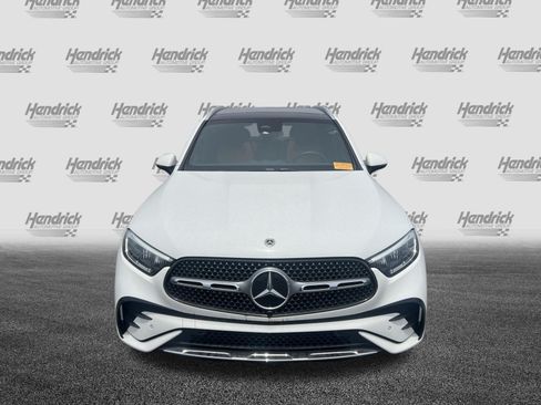 Used 2025 Mercedes-Benz GLC 300 4MATIC image 3