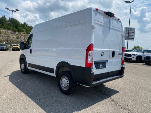 Used 2025 RAM ProMaster 2500 w/ Convenience Group FWD image 4